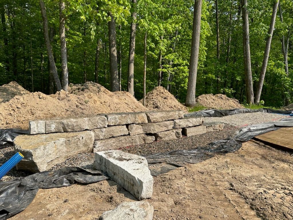 Limestone Outcropping Wall for a Natural Look image